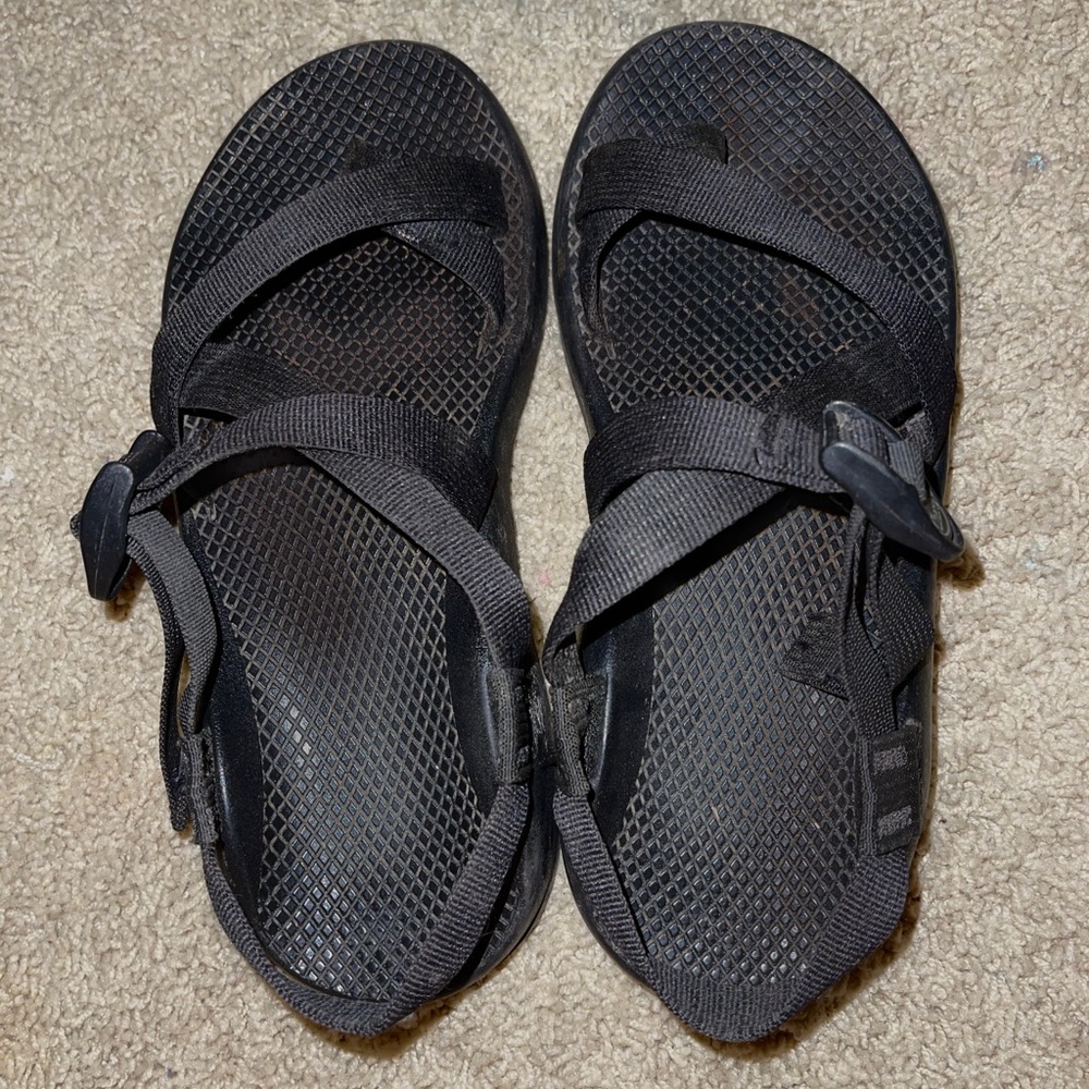 Men’s black chacos
